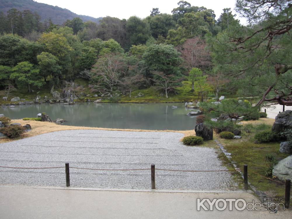 天龍寺大方丈北側からの曹源池