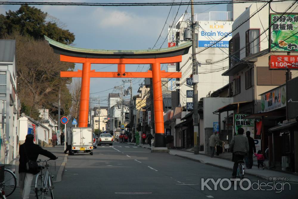 御香宮神社参道の朱鳥居