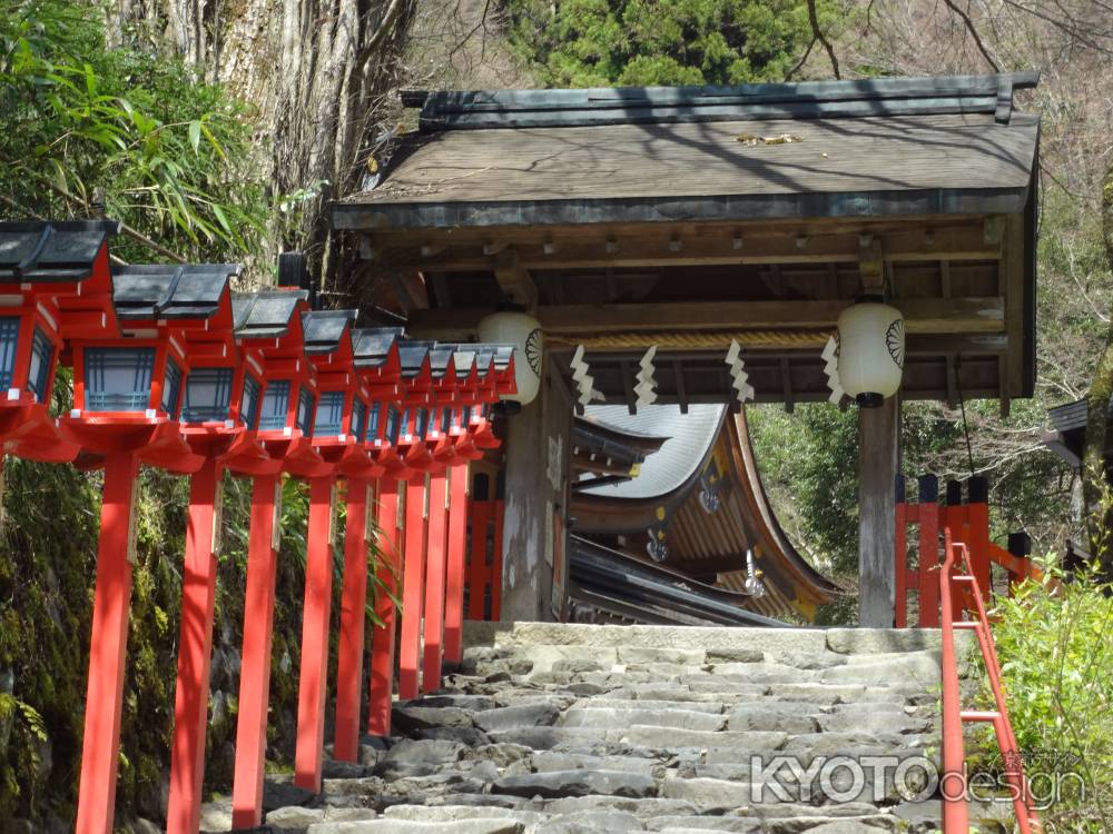 春の貴船神社