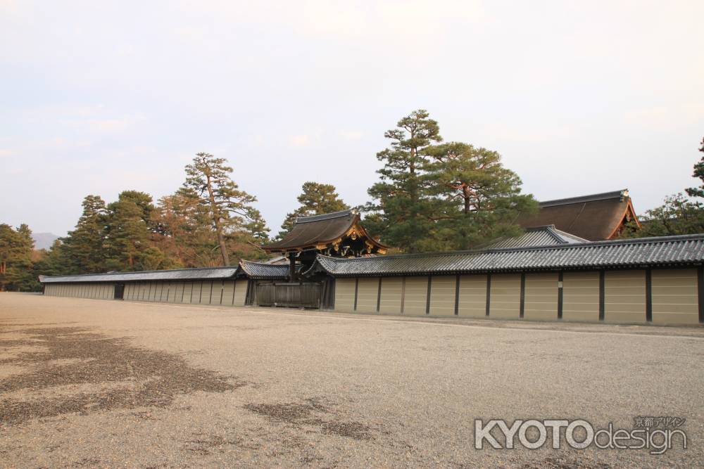 京都御所の朔平門