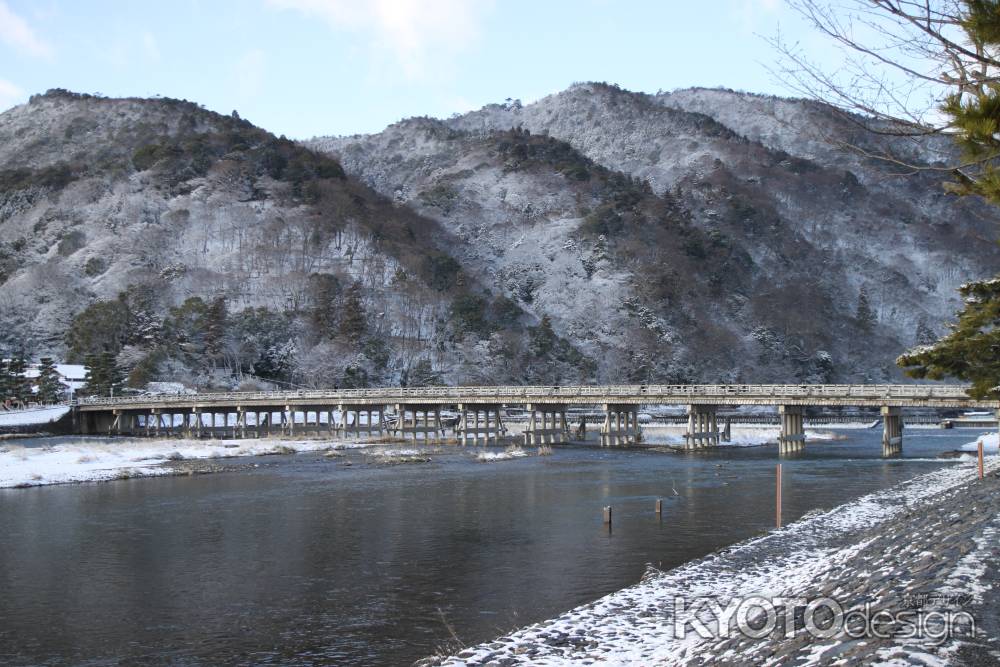 雪の渡月橋