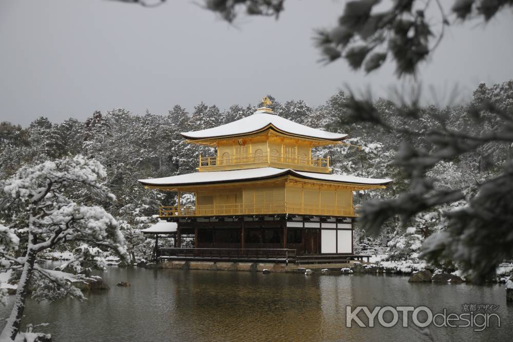 雪の金閣寺