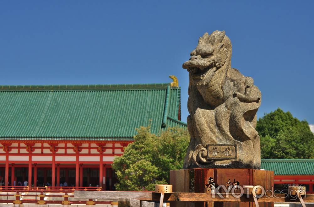 秋晴れの平安神宮