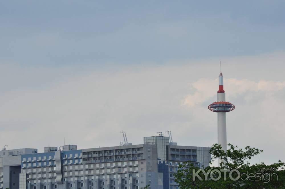 京都駅ビルと京都タワー