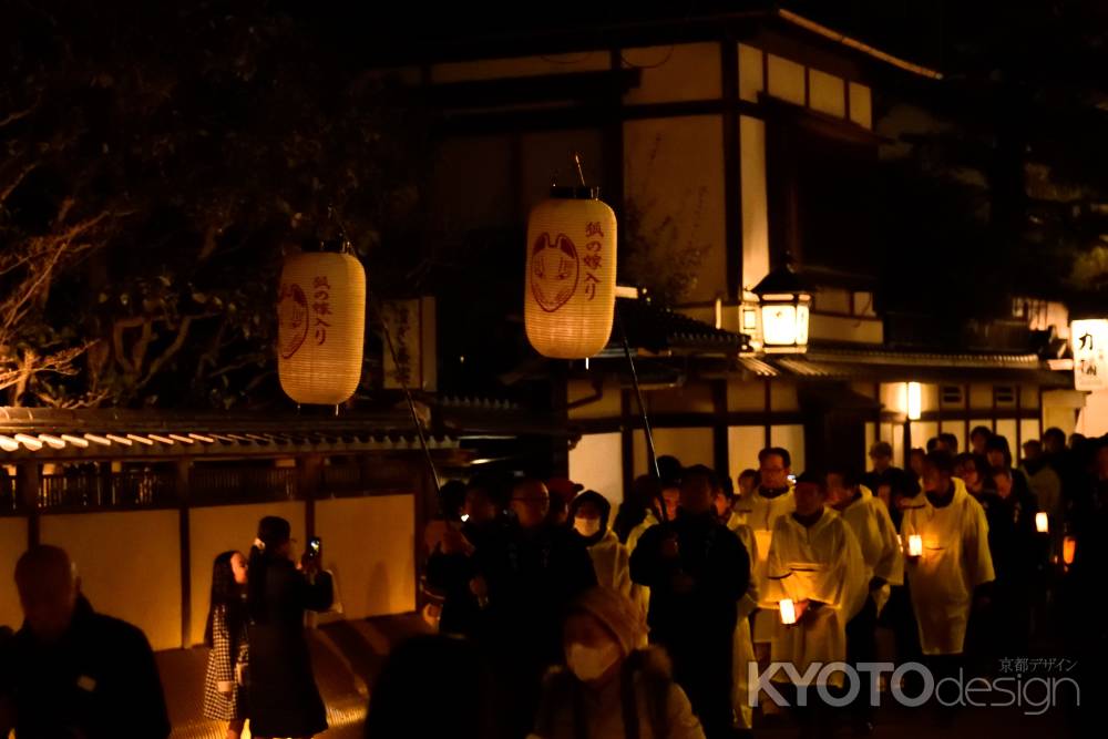 狐の嫁入り巡行の先頭（高台寺近辺）