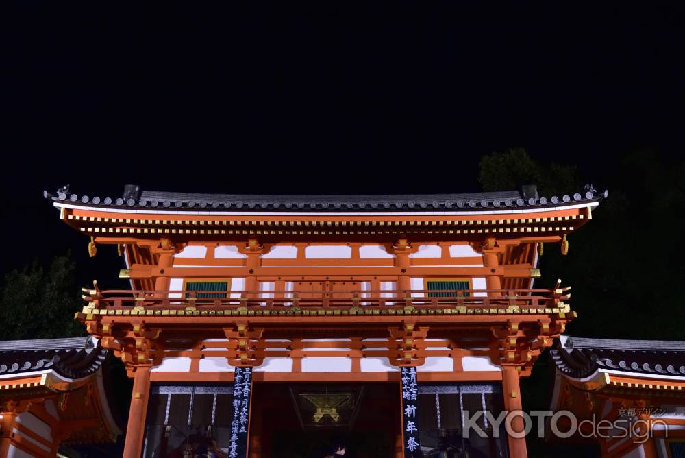 八坂神社山門の夜景