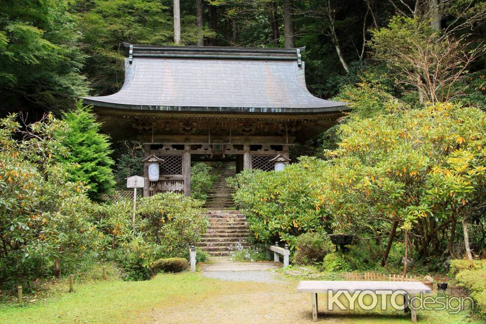 志明院（岩屋不動）の総門