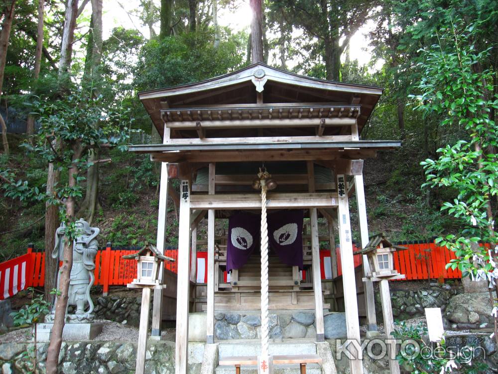 御髪神社の本殿