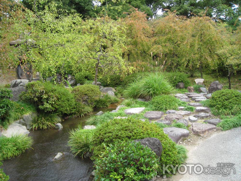 神苑　春の山