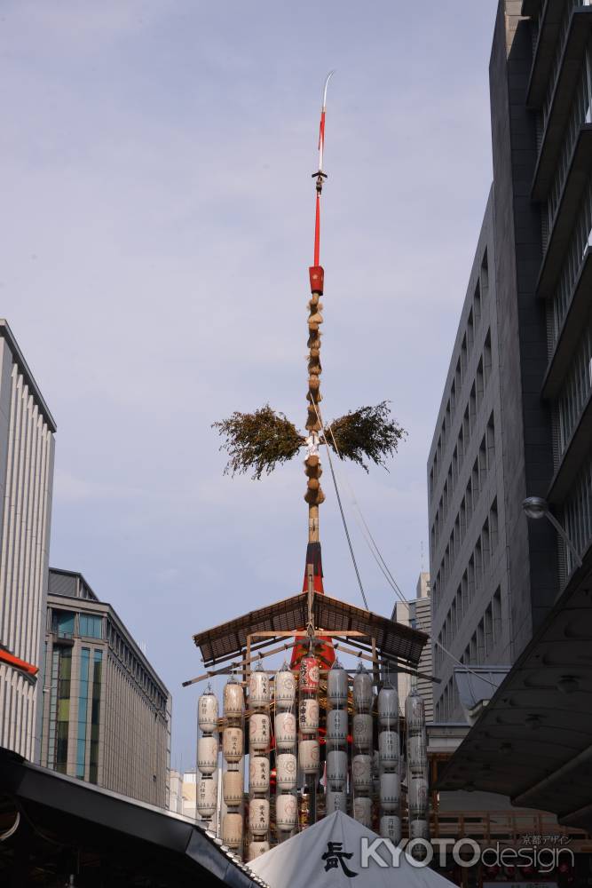 そびえ立つ長刀