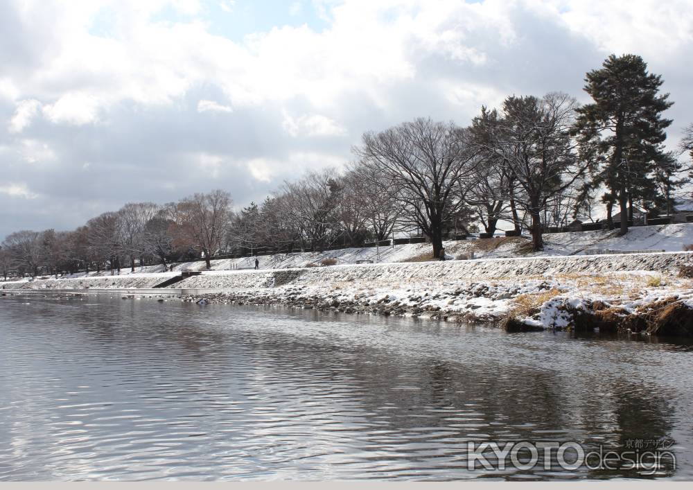 雪の賀茂川