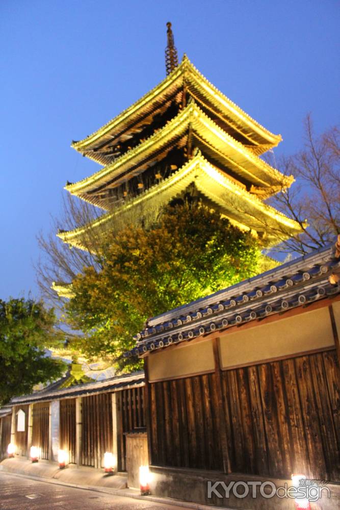 京都・東山花灯路　八坂の塔