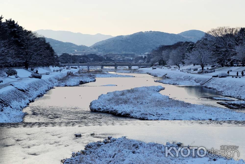 早朝の賀茂川