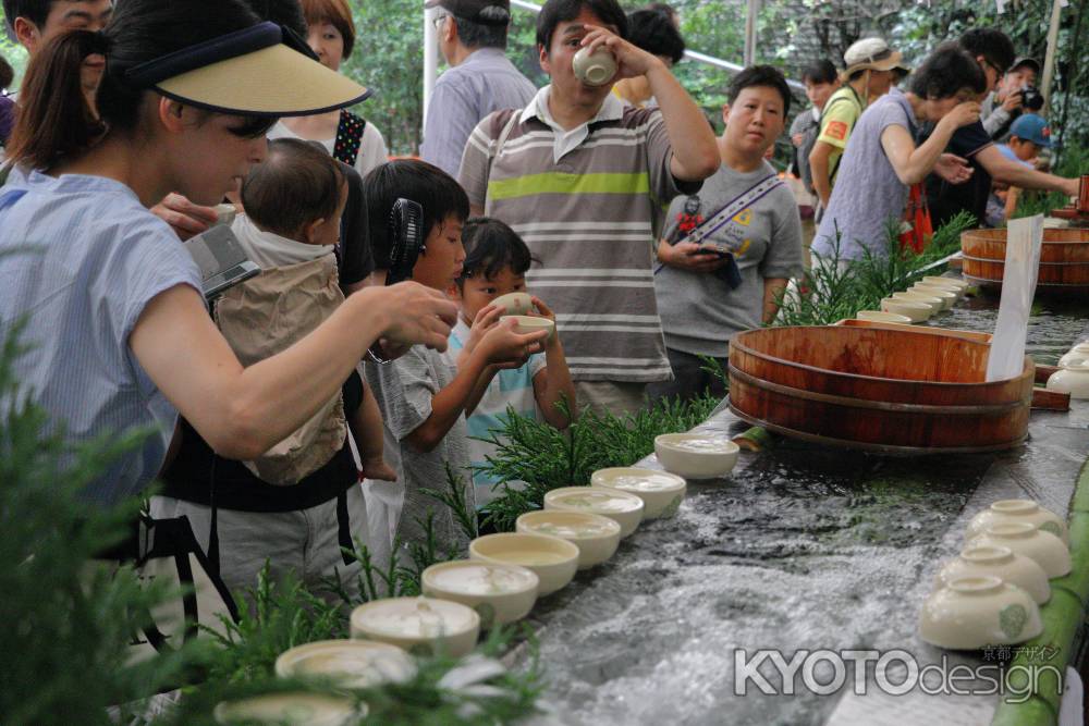 ご神水をいただく