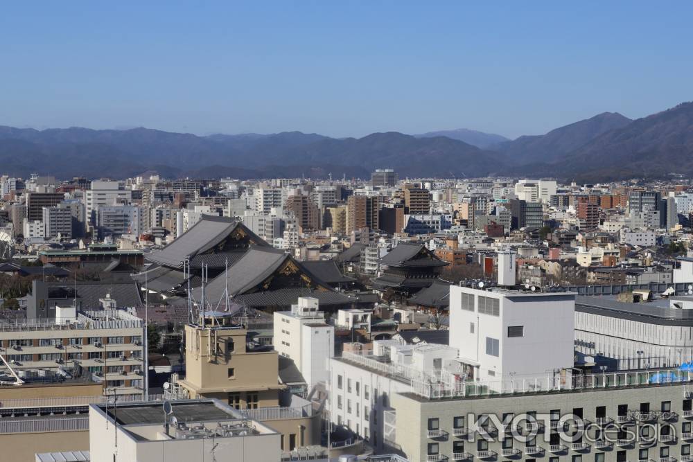 東本願寺もみおろす