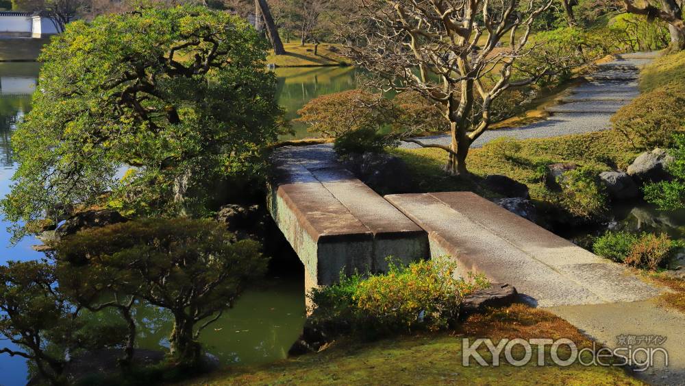 北池に架かる石橋