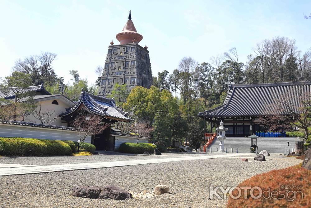 妙満寺　仏舎利塔