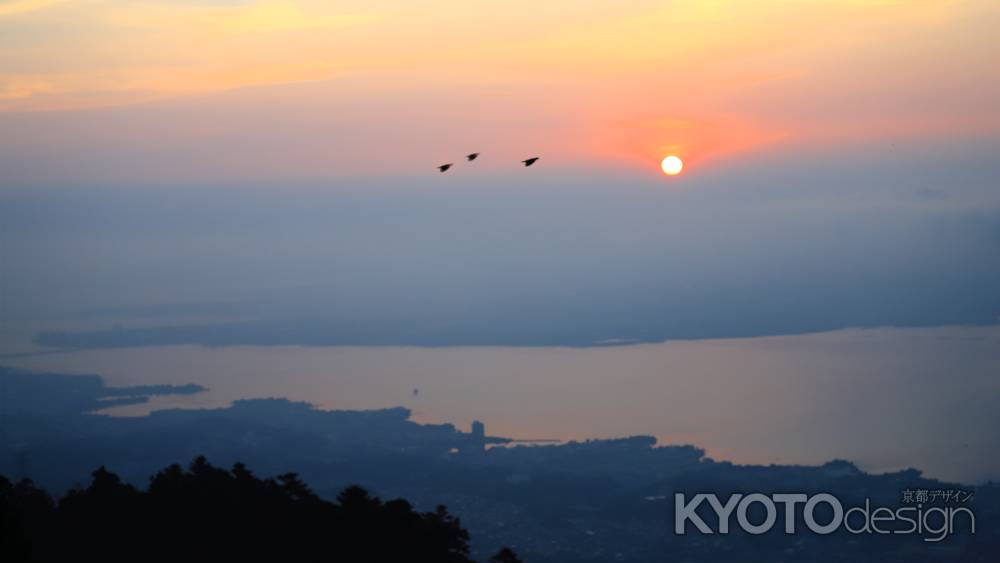 比叡山から望む琵琶湖の日の出