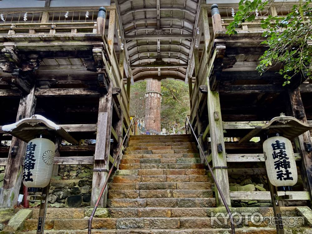 由岐神社の山門