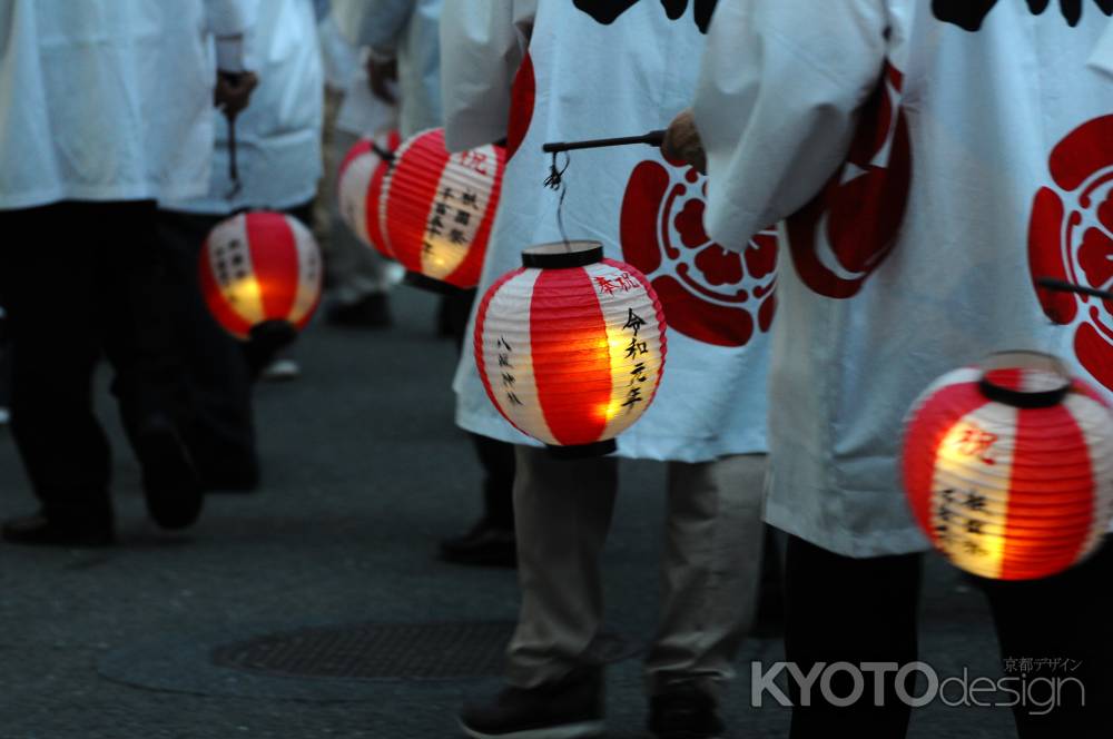 奉祝　令和元年　祇園祭1150年提灯行列　ゆらゆらと…