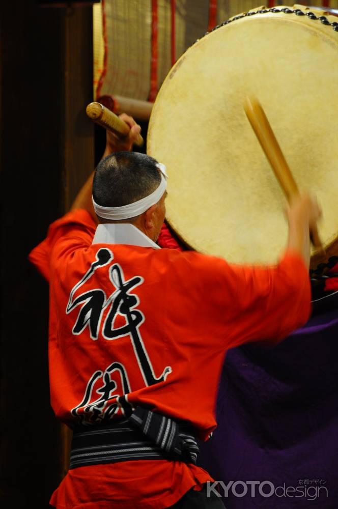 奉祝　令和元年　祇園祭1150年提灯行列　祇園太鼓　バチが舞う