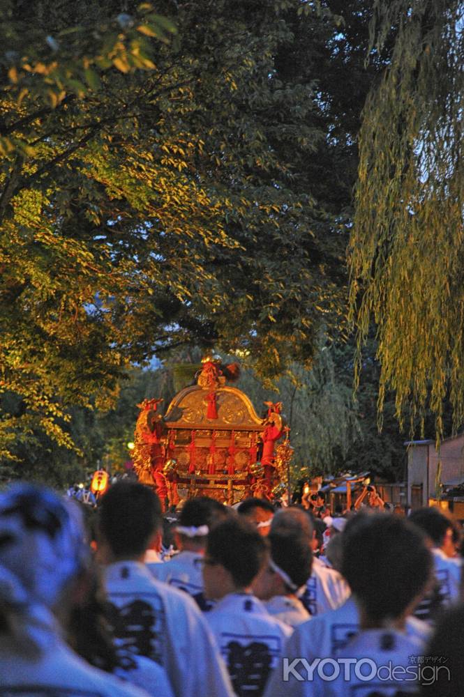 祇園祭2019　神幸祭　白川筋の緑の中へ