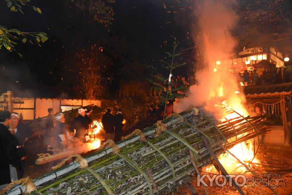 石座(いわくら)神社　火祭り