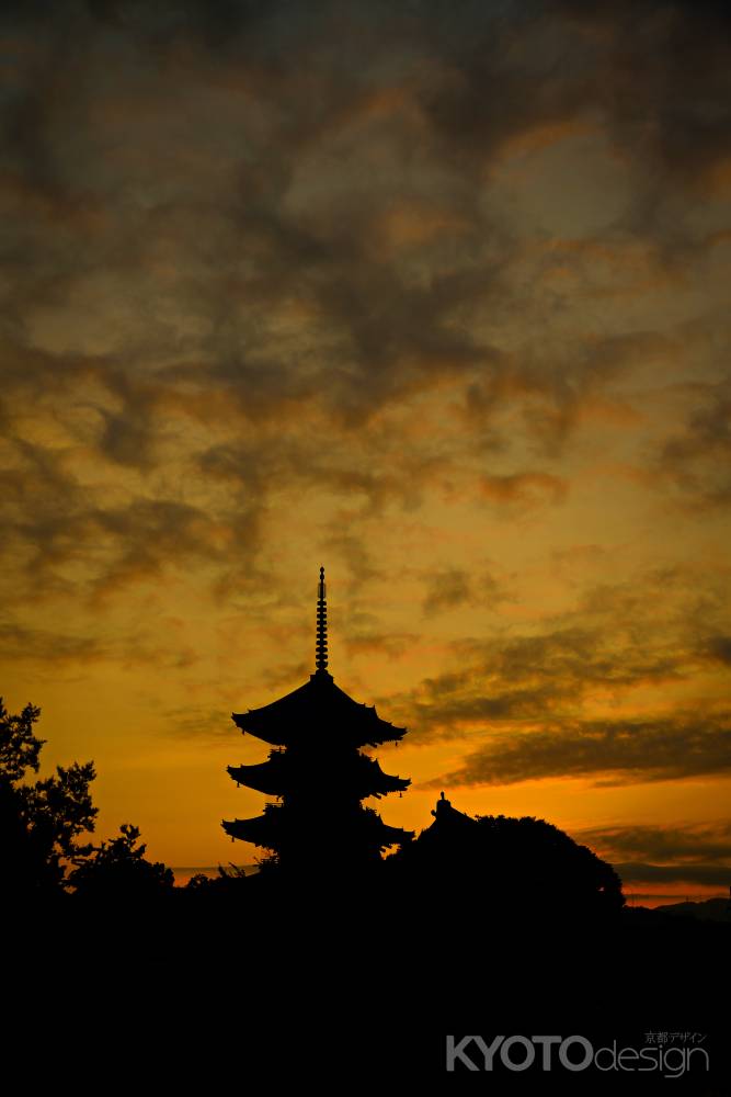 朝焼けの東寺