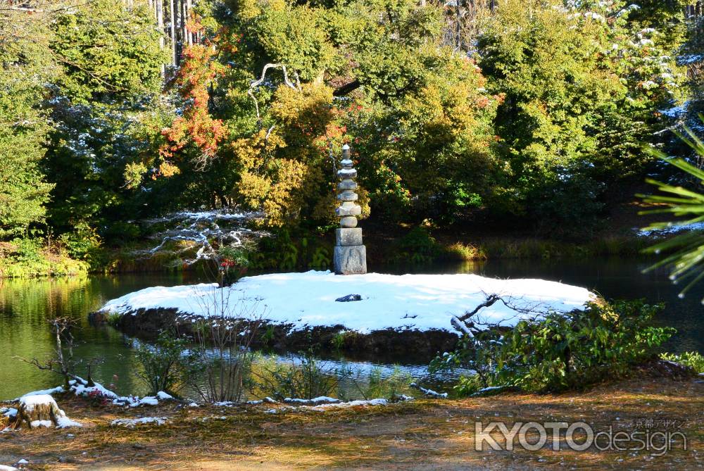 白蛇の塚　雪化粧