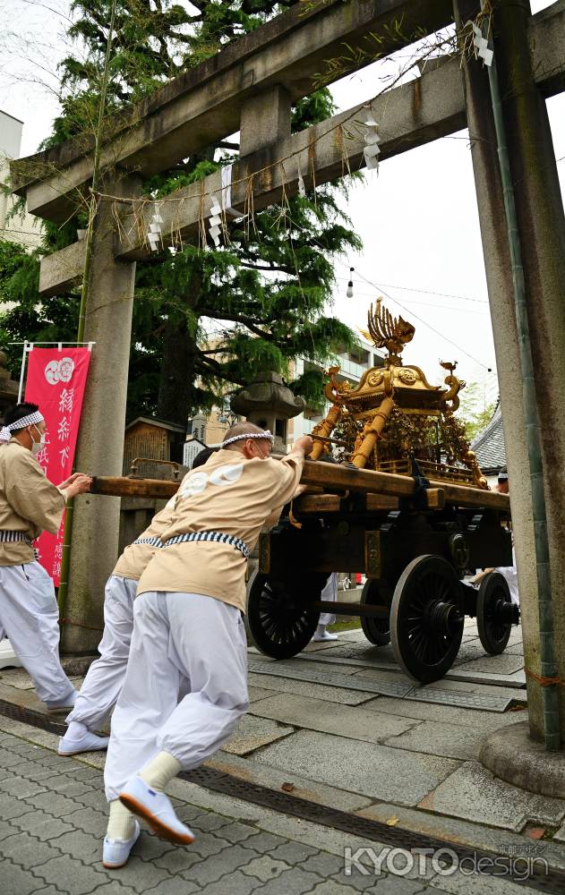 御神輿はそのまま