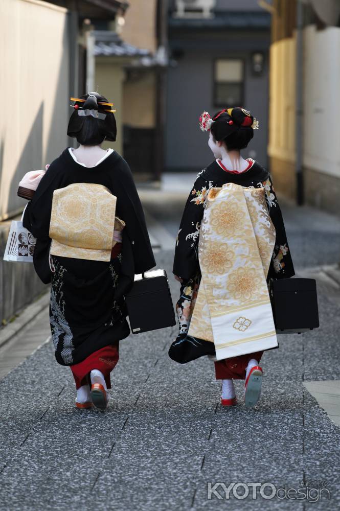 芸舞妓さんの始業式　