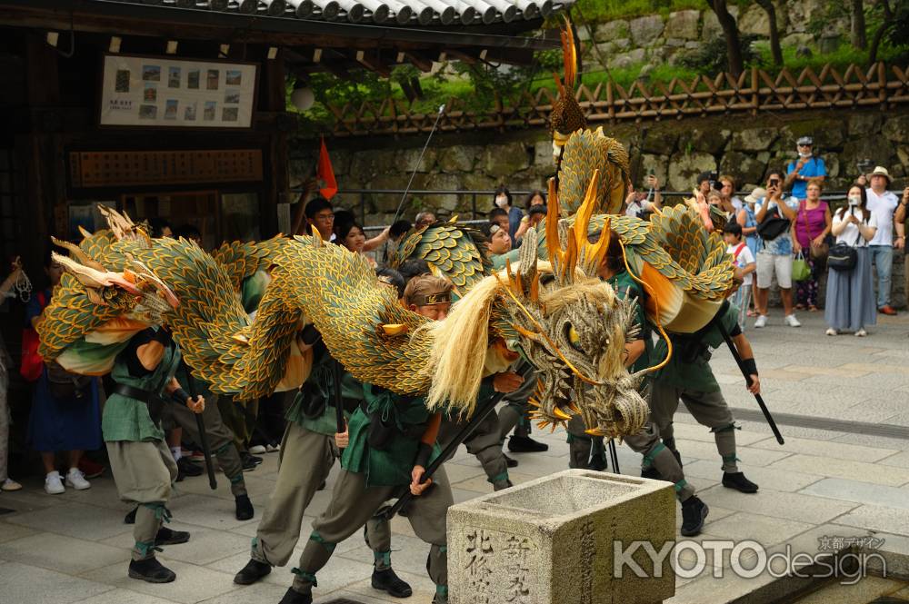 水を飲む　青龍