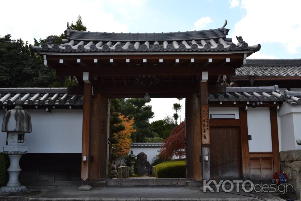 霊雲院　山門