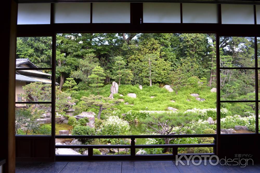 両足院　書院から庭園を望む