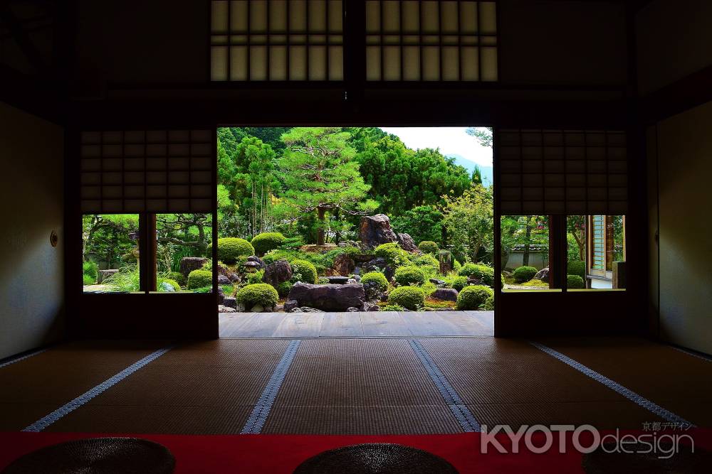 雪の庭を望む　妙満寺