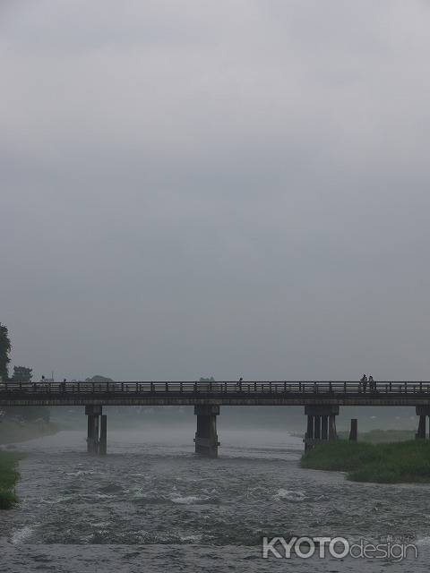 霧の渡月橋