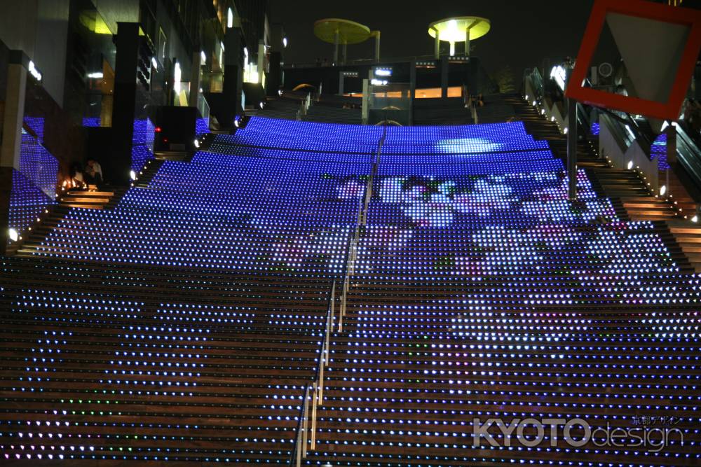 駅ビル・大階段　桜バージョン