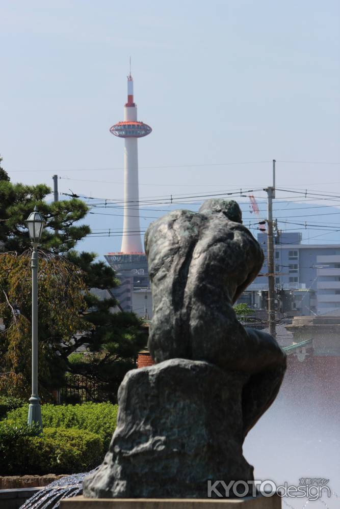 京都国立博物館より望む京都タワ－