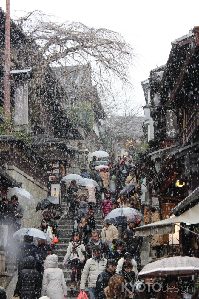 産寧坂の雪