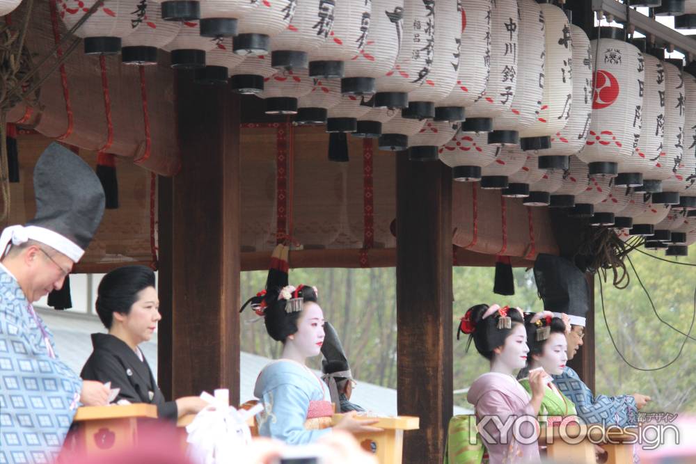 八坂神社節分祭 豆まき