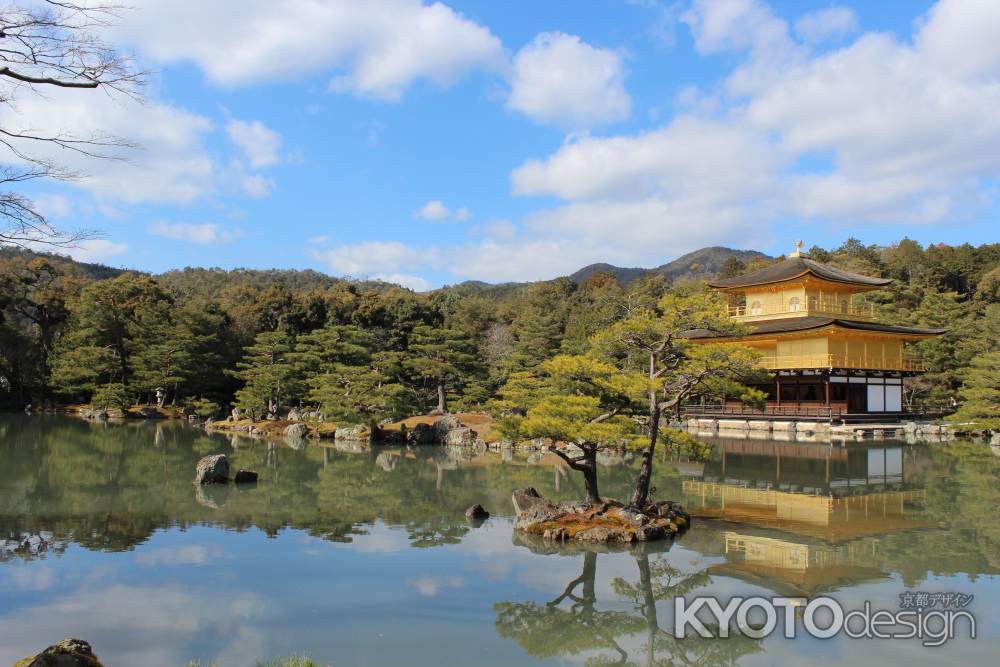 青空の金閣鹿苑寺