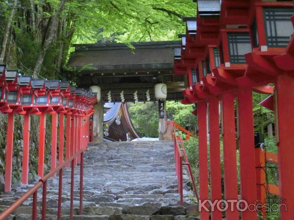 貴船神社の門