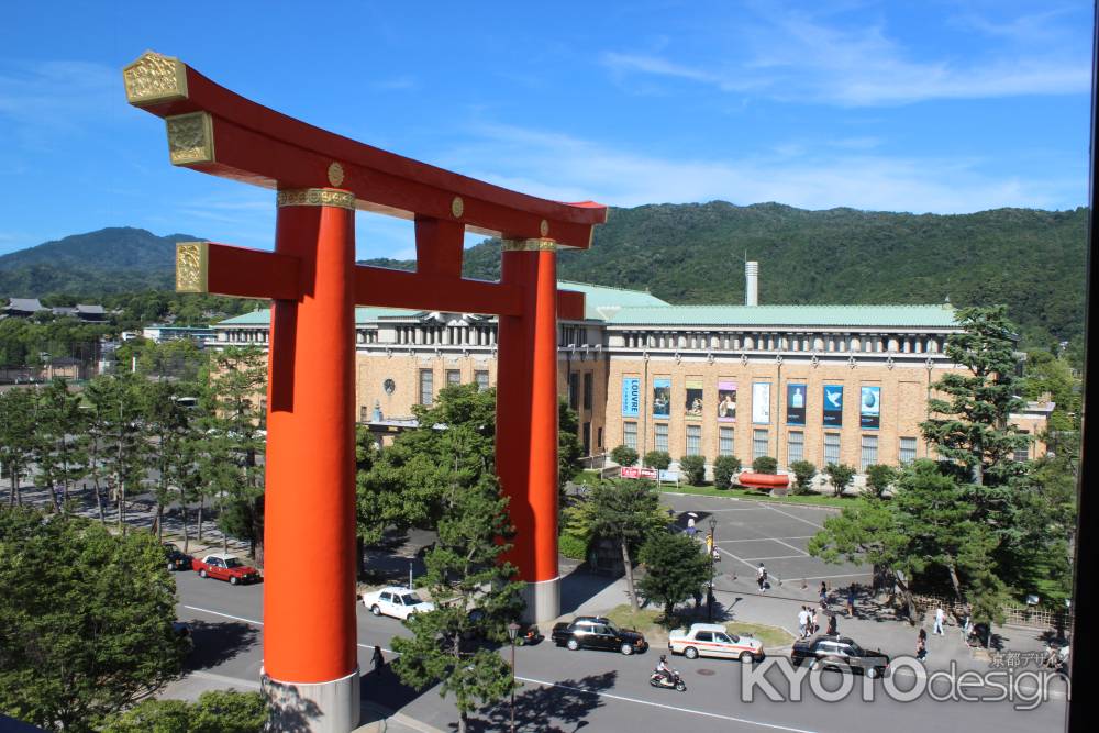 京都市美術館と大鳥居