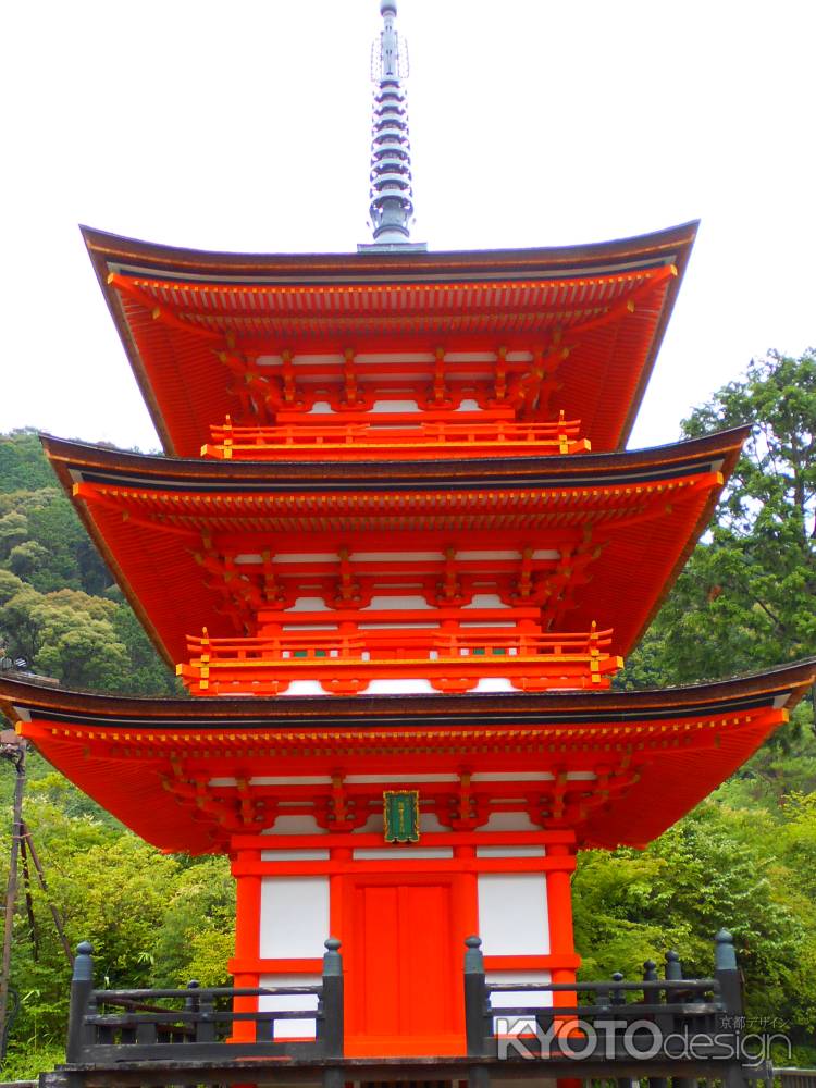 夏の日の、泰産寺・子安の塔