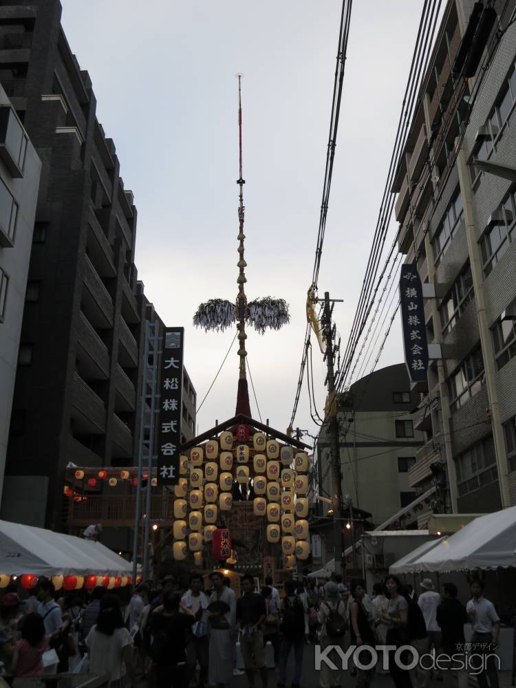 夕暮れの菊水鉾