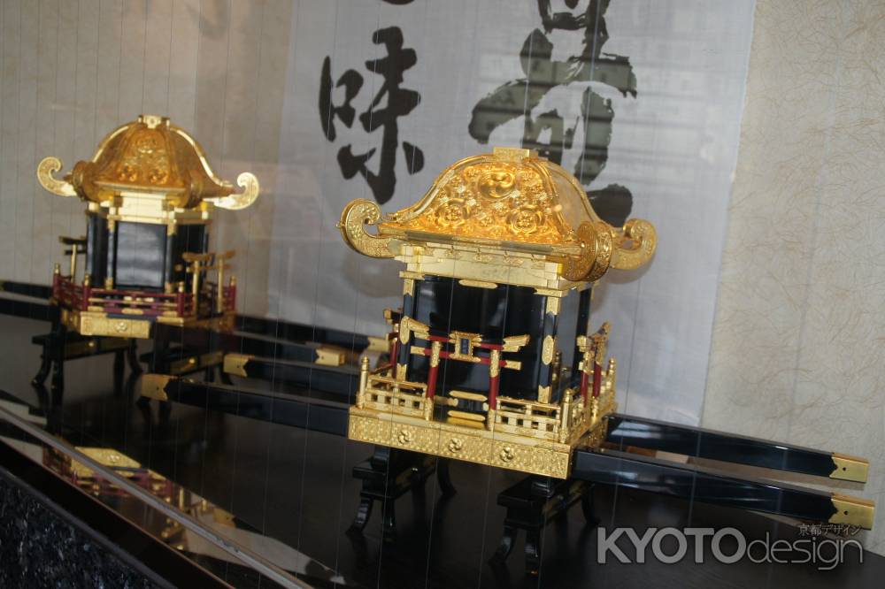 八坂神社の神輿のミニチュア