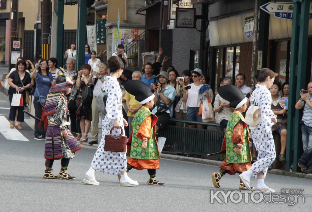 お迎え提灯行列の「武者稚児」