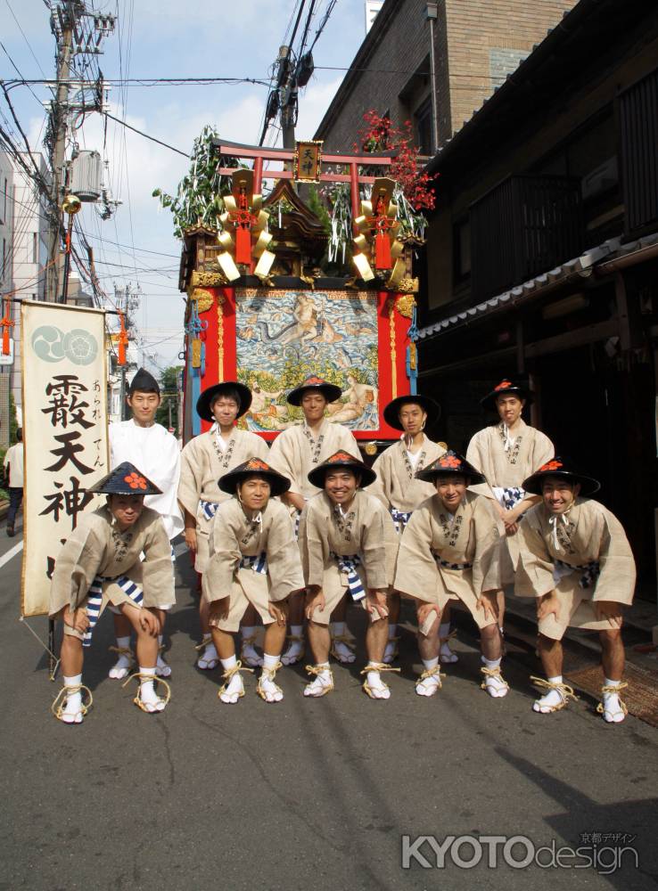 霰天神山ー１０　曳き手ボランティアの皆さん