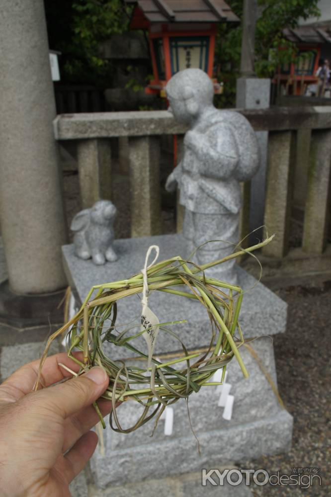 夏越の祓い、八坂神社ー４　茅の輪をつくって持ち帰ります