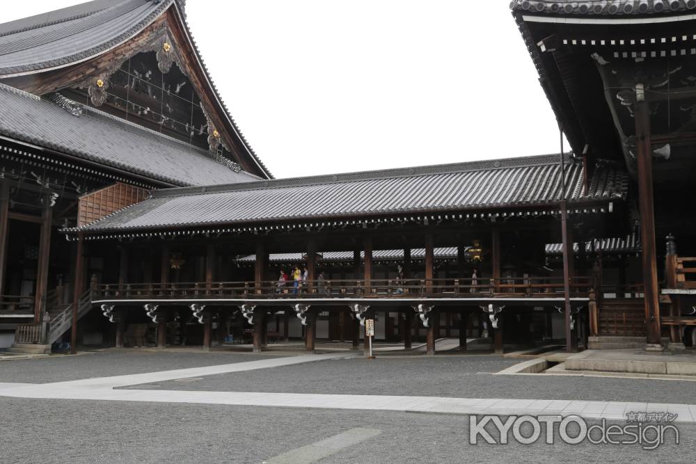 西本願寺 回廊 右御影堂 左阿弥陀堂